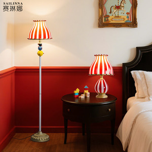 ซายลินนา ซีร์คัสโคมไฟตั้งโต๊ะสีแดงลายขาว E26 LED 220V ตกแต่งข้างเตียงห้องนอนย้อนยุคสร้างสรรค์แสงบรรยากาศ - Product Image 1