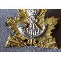 Insigne vintage bicolore en forme de feuille d'érable, badge du RHLI Wentworth Regiment, accessoire métallique rétro pour uniforme, décoration de costume, objet de collection
