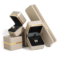 Boîte à bijoux de luxe en velours avec Logo personnalisé, boucles d'oreilles, Bracelet, collier, bague, emballage de bijoux, boîte cadeau