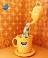 Pot de fleurs en forme de tasse à café avec banc pour la décoration de centres commerciaux, mobilier et artisanat en résine de fibre de verre personnalisés