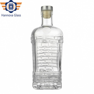 Botella <span class=keywords><strong>de</strong></span> vidrio tallada en <span class=keywords><strong>Agave</strong></span> <span class=keywords><strong>de</strong></span> forma única al por mayor, botella <span class=keywords><strong>de</strong></span> espíritu <span class=keywords><strong>de</strong></span> vidrio <span class=keywords><strong>de</strong></span> 750ml, botella <span class=keywords><strong>de</strong></span> vidrio <span class=keywords><strong>de</strong></span> fondo cuadrado con hombro deslizante con corcho - Product Image 1