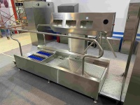 Estación de Higiene Automática Estándar HACCP con Lavador de Botas Integrado y Desinfección de Manos para Fábrica de Alimentos