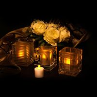 Juego de 4 Velas LED Modernas Recargables sin Llama con Base de Carga Inductiva