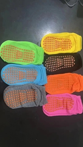 Chaussettes de yoga antidérapantes en coton pour enfants et adultes, chaussettes de sport athlétiques, chaussettes personnalisées antidérapantes en caoutchouc pour <span class=keywords><strong>trampoline</strong></span>, tailles S/M/L - Product Image 2