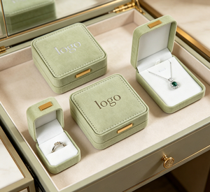 Boîte à bijoux de luxe en velours vert sauge avec design gaufré et coins arrondis, vente en gros, logo personnalisé, directement de l'usine - Product Image 4