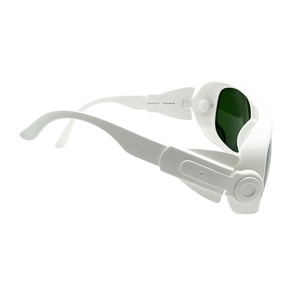 Lunettes de sécurité laser IPL avec lentilles PC professionnelles de 2mm Protection 190-2000nm 30% VLT pour l'opérateur - Product Image 4