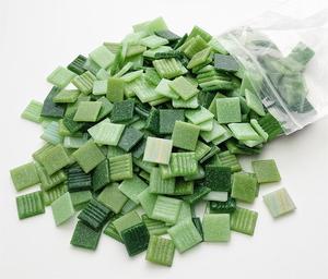 Vente en gros 1000g Carreaux de mosaïque en cristal de couleur mélangée Vitrail brillant Formes assorties en vrac pour le bricolage et la décoration intérieure - Product Image 4