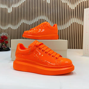 Nouvelles Chaussures de <span class=keywords><strong>Sport</strong></span> <span class=keywords><strong>et</strong></span> de Marche à Lacets en Cuir Verni Couleur Unie pour Hommes <span class=keywords><strong>et</strong></span> Femmes 2025 - Product Image 3