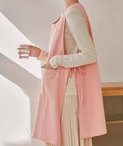 Tablier en lin noir avec logo personnalisé, réglable, avec poches, tablier de nettoyage, tablier de salon design en lin - Product Image 5