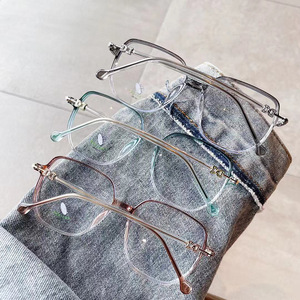 Nouvelles lunettes anti-lumière bleue TR90 à monture carrée pour femmes, design irrégulier, monture extra large avec verres AC et pont nasal moyen - Product Image 3