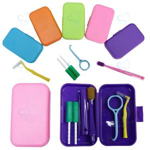 Plástico portátil Cuatro en uno Productos <span class=keywords><strong>de</strong></span> higiene Cepillo <span class=keywords><strong>de</strong></span> dientes <span class=keywords><strong>de</strong></span> ortodoncia Cuidado bucal Kit <span class=keywords><strong>de</strong></span> limpieza <span class=keywords><strong>de</strong></span> dientes <span class=keywords><strong>de</strong></span> viaje dental - Product Image 1