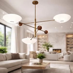 Lustre Sputnik de luxe de style mid-century, combinaison laiton et bois, 3 lumières, avec abat-jour noirs, style moderne - Product Image 2