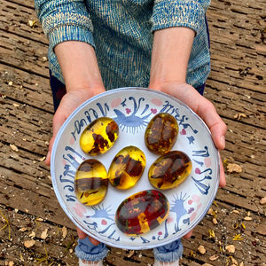 Forma di uovo naturale a fondo piatto ambra per gioielli disponibili per la vendita all'ingrosso e la personalizzazione di ambra di alta qualità - Product Image 1