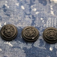 Kancing Paduan Seng Hati Hitam Berhias Berlian Imitasi Desain Minimalis Ramah Lingkungan 1-lubang untuk Pakaian Sepatu Topi Aksesoris Tangan