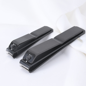 <span class=keywords><strong>Coupe</strong></span>-ongles ultra-affûté droit et large en acier inoxydable 420 J2 pour ongles des mains et des pieds avec revêtement noir - Product Image 1