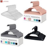Lavinia cintre en PP personnalisé pas cher antidérapant à bas prix sec et humide à double usage noir blanc coloré cintres multifonctions en plastique