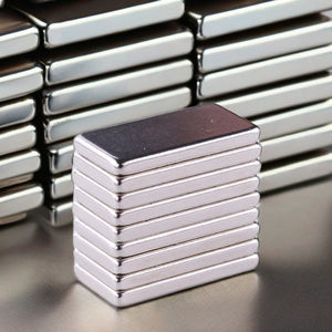 Imanes Cuadrados de Neodimio Sinterizado de Precisión, Niquelados, Varios Tamaños (10x10x5mm, 20x20x5mm etc.) - Product Image 3