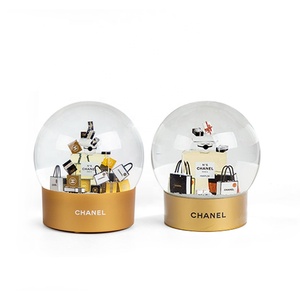 Globo de Nieve de Lujo con Forma Personalizada, Logotipo en Resina, Adornos de Cristal, Regalos Exquisitos para Recuerdos - Product Image 4