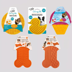 Alfombrilla de silicona portátil moderna para lamer para perros y gatos, con ventosas, para alimentación lenta y ocultación de comida, en formas de redondo/hueso/pato, con patrón sólido - Product Image 1