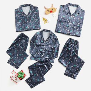 Ensemble <span class=keywords><strong>Pyjama</strong></span> Personnalisé à Manches Longues pour Femme – 2 Pièces Satin – Pyjamas Famille Mère Père Enfants pour Noël - Product Image 3