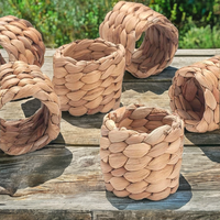 Anneau de serviette en jacinthe d'eau en stock, article décoratif de table tissé en paille