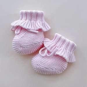 Chaussons pour bébé tricotés à la main en coton biologique à volants Chaussons pour nouveau-nés à semelle souple - Product Image 4