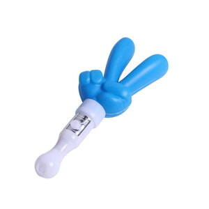Nouvelle bâton lumineuse LED multicolore en forme de main avec geste de doigt, alimentée par piles, pour fêtes de Noël, prix d'usine, marque HOOJOKER - Product Image 2