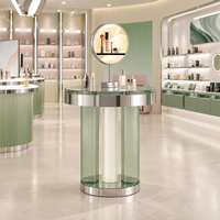 OEM Beauty-Shop Möbel-Vitrine mit Make-up-Präsentationsständern, LED-Wandregalen und Aufbewahrungsschränken für Einzelhandelsgeschäfte
