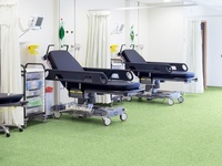 Revêtement de sol en vinyle PVC 3 mm résistant à l'humidité et à longue durée de vie, idéal pour les salles d'hôpital privées de luxe