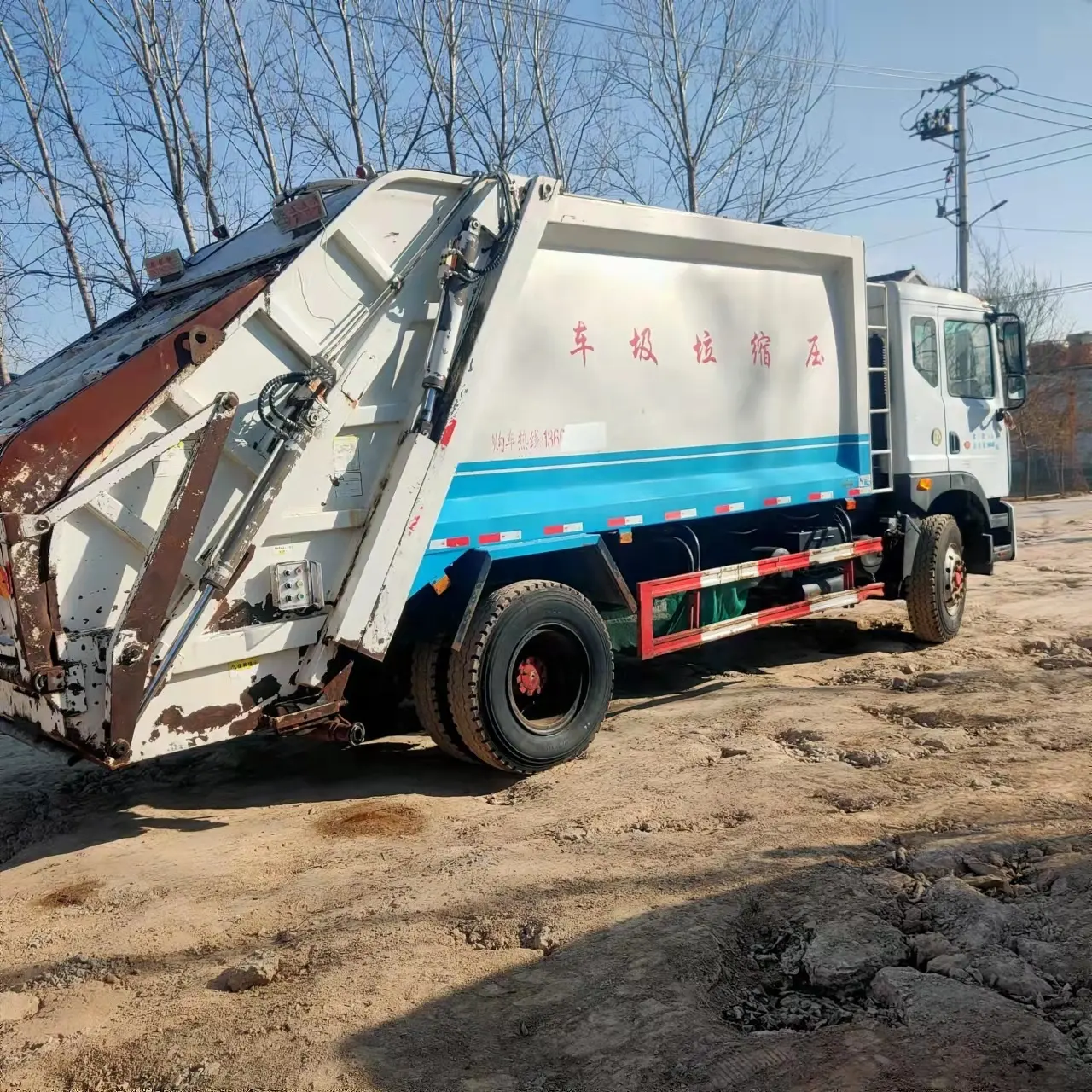 Terkenal Di Tiongkok Dongfeng D9 Produsen Truk Sampah Menjual atau Berita Menggunakan Truk Sampah Kompresi