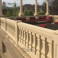 Colonne d'escalier de balcon en pierre de marbre naturel blanc naturel de style classique pour l'extérieur