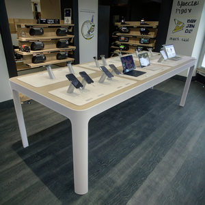 Teléfono móvil de estilo moderno de gama alta y vitrinas digitales para <span class=keywords><strong>Apple</strong></span> <span class=keywords><strong>Store</strong></span> o mesas de visualización de experiencia informática - Product Image 1