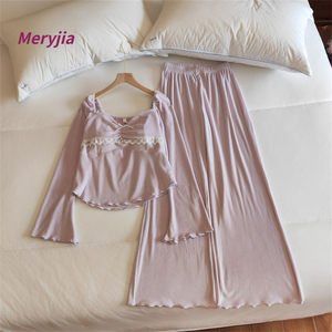Nuovi pigiami da donna in stile francese, lussuoso velluto isola con imbottiture sul petto, abbigliamento per la casa, set caldo per primavera, autunno e inverno. - Product Image 1