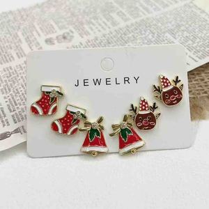 Ensemble de boucles d'oreilles en cuivre sur le thème de Noël IPMIN - Boîte cadeau en émail avec arbre de Noël et boucles d'oreilles à clous en forme de mitaines pour les fêtes - Product Image 2