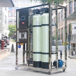 Filtre de purification d'eau par osmose inverse de prétraitement à deux étages de haute qualité 500L/H noyau de pompe d'équipement RO de premier étage