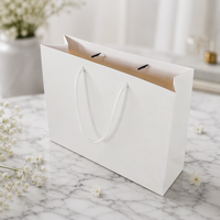 Sac en papier haut de gamme avec poignée en corde de coton, logo personnalisé imprimé, sac cadeau réutilisable pour les courses