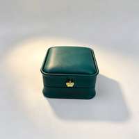 Boîte à pendentif en cuir PU vert foncé avec fermoir couronne dorée, doublure en velours, prix de gros, boîte de rangement pour bijoux et colliers, coffret cadeau