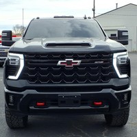 Chevrolet Silverado 2500HD ZR2 Crew Cab 4WD 2024, conduite à gauche, boîte automatique, intérieur foncé, sièges en cuir, pneus R19