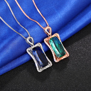 Collana da Donna con Ciondolo Rettangolare in Pietra Verde, Elegante Catena Lunga per Clavicola, Gioielli alla Moda - Product Image 2