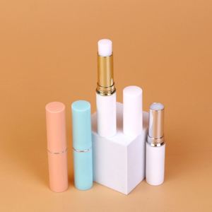 Bálsamo Labial Vegano Orgánico Multicolor de Marca Privada en Tubos Personalizados, Repara, Nutre, Hidrata y Humecta de Forma Duradera - Product Image 1