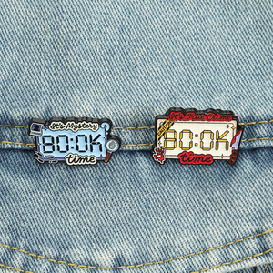Broches en émail pour podcast True <span class=keywords><strong>Crime</strong></span>, design de poster et de minuterie sur le thème des disparitions, badge de revers, bijoux, vente en gros - Product Image 1