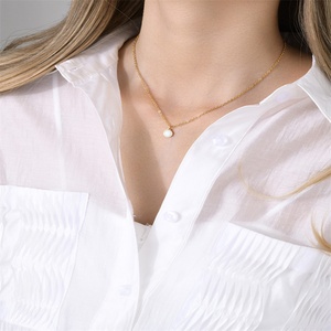 จี้กลมสแตนเลสสตีลชุบทองประดับโอปอล - Product Image 5