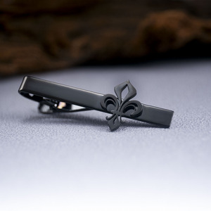 Pince à cravate Saint Flower en acier inoxydable pour homme, motif fleur de lys, accessoire essentiel pour costume, mariage, fête, anniversaire - Product Image 2