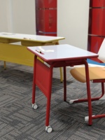 Bureau d'étude mobile pour étudiants avec roulettes, bureau scolaire moderne roulant, table de formation scolaire, mobilier scolaire, bureau d'étude en métal