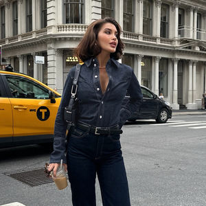 Camisa vaquera vintage estilo americano para mujer, diseño de paneles con costuras en contraste, cuello abotonado, cintura ajustada, color azul. - Product Image 3