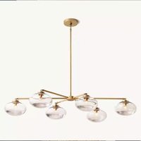 Lustre de salon de style américain traditionnel, moderne, industriel, vintage, luxueux, en laiton et verre.