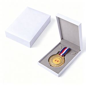 Pièces de monnaie personnalisées à bas prix avec logo, pièces de monnaie en métal émaillé 3D avec boîte de présentation en velours - Product Image 2