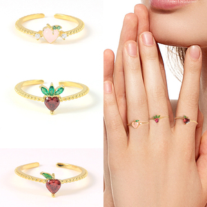 แหวนเงินแท้ S925 รุ่น ROXI Creative ประดับเพชรทรงผลไม้สตรอว์เบอร์รีขนาดเล็ก - Product Image 3