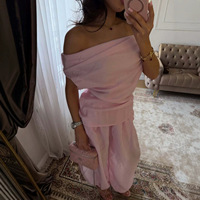 Ensemble décontracté en lin pour femme, collection Printemps 2027 : Haut uni drapé à épaules dénudées et pantalon harem large à revers élastiques – Tenue tendance