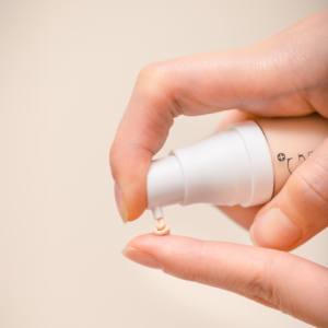 Fond de teint liquide longue tenue 24h, waterproof, couvrance totale, avec écran solaire SPF 50 - Product Image 3